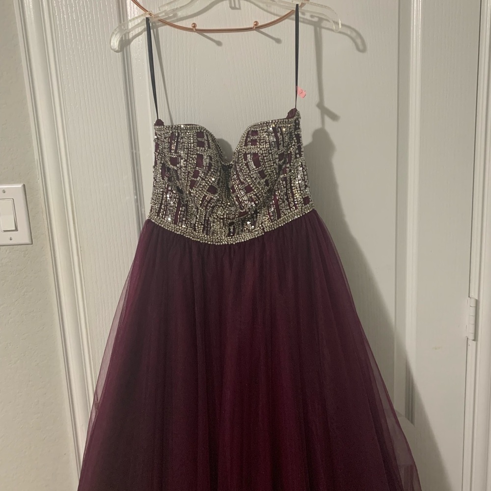 Sleeveless Prom dress size 8
